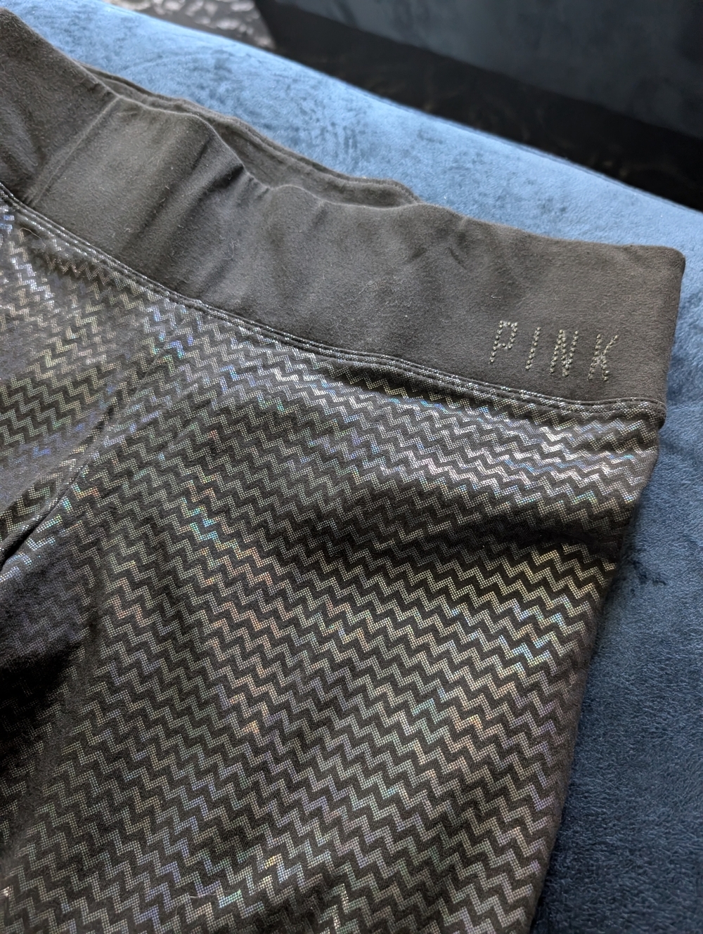 PINK Victoria's Secret Black Holographic Chevron Leggings Y2K